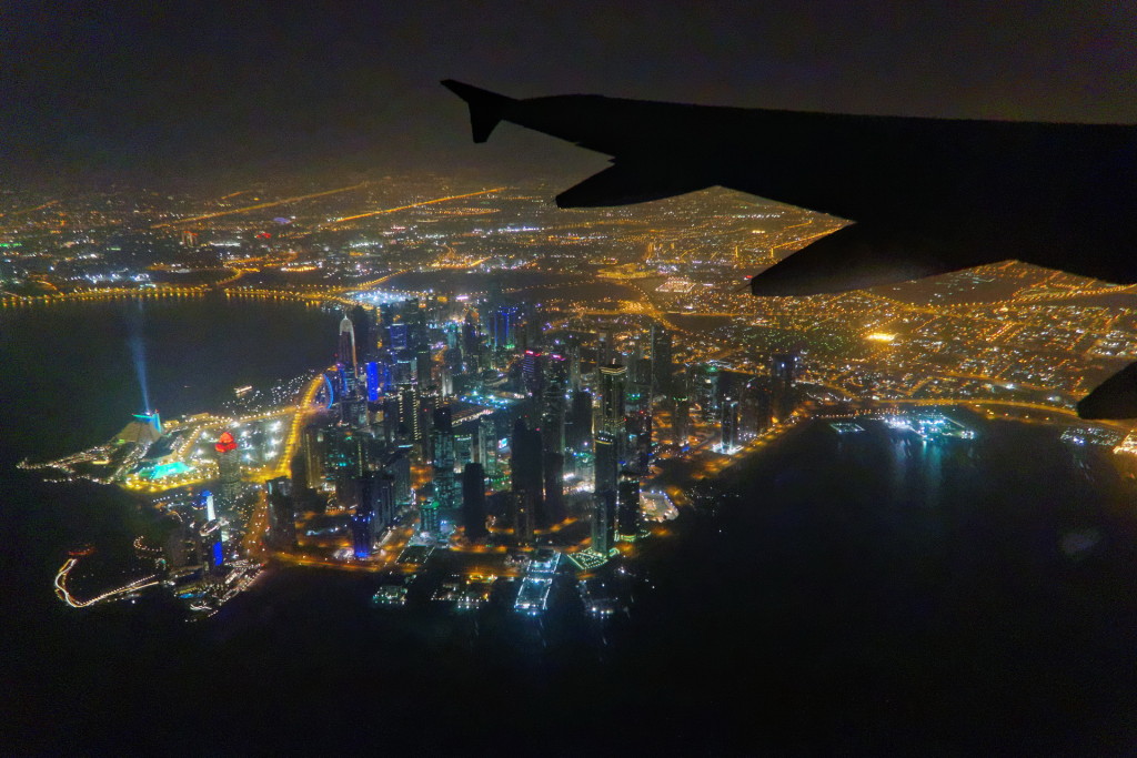 Kurz nach dem Start in Doha fliegen wir an der Downtown vorbei.